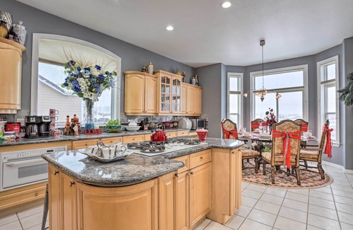 Lone Tree House | Spacious + Elegant Lone Tree Home Rental w/Deck!