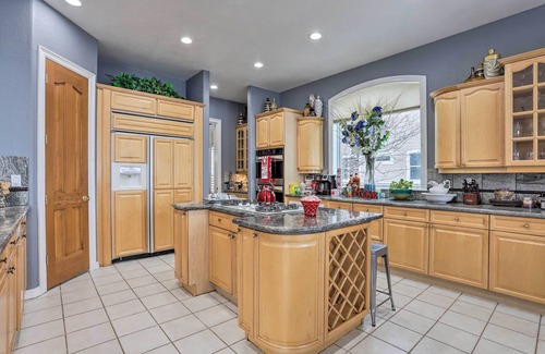 Lone Tree House | Spacious + Elegant Lone Tree Home Rental w/Deck!