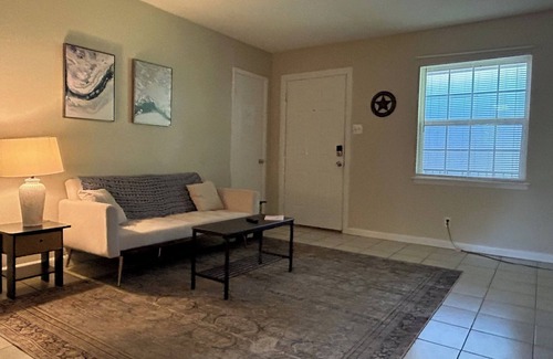 Texarkana Apartment | Spacious End-Unit 1-bedroom apartment with AC and WiFi in enjoyable Texarkana