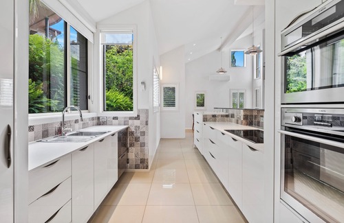 Speers Point House | Spacious Executive Home with Lake Views