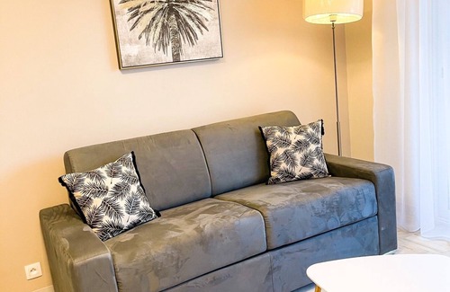 Juan-les-Pins Apartment | Spacious F3 in the center of Juan les Pins very close to the beach