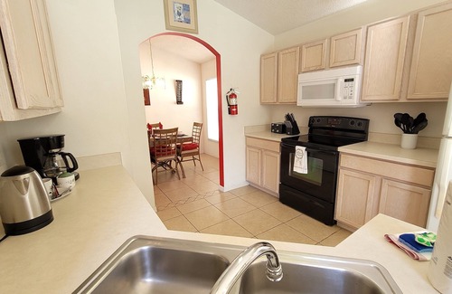 Westridge House | Spacious family friendly home, pool table, gated community – Just Minutes to Disney!