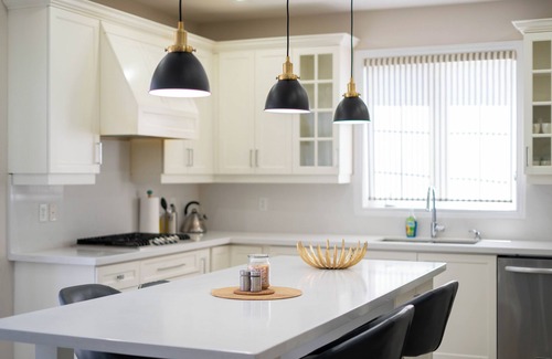 Brampton House | Spacious & Family-Friendly ~ 3BR, 3.5WR ~ Brampton