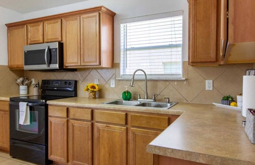 Killeen House | Spacious family-friendly home with large yard for 11 guests
