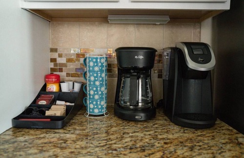 North Raleigh House | Spacious Family Getaway ~ Fire Pit~ Private Office