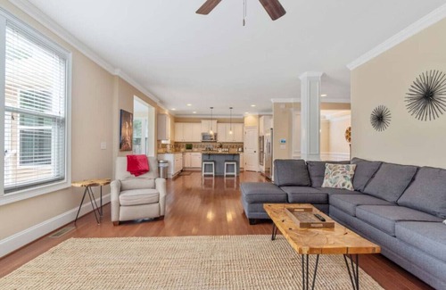 North Raleigh House | Spacious Family Getaway ~ Fire Pit~ Private Office