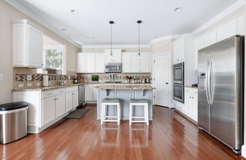 North Raleigh House | Spacious Family Getaway ~ Fire Pit~ Private Office