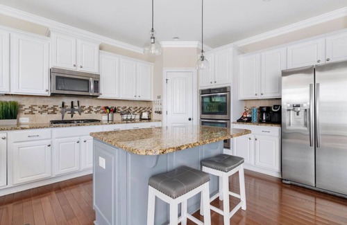 North Raleigh House | Spacious Family Getaway ~ Fire Pit~ Private Office