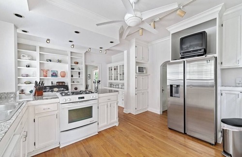 East Side Villa | Spacious Family Haven - Emory Heritage
