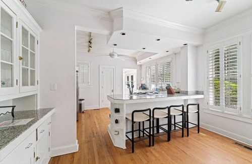 East Side Villa | Spacious Family Haven - Emory Heritage