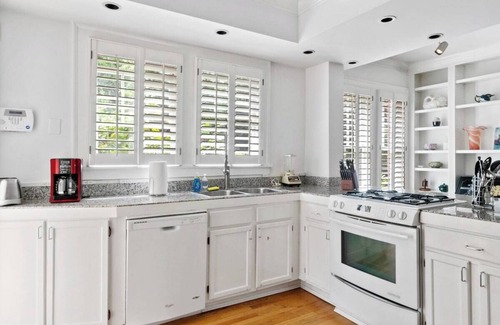East Side Villa | Spacious Family Haven - Emory Heritage