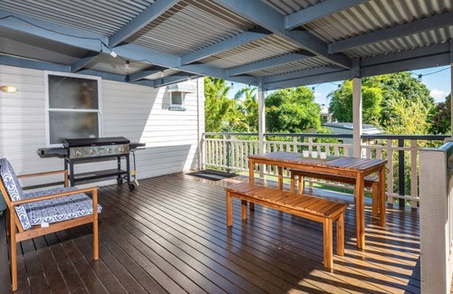 Urangan House | Spacious Family Holiday Home in Urangan