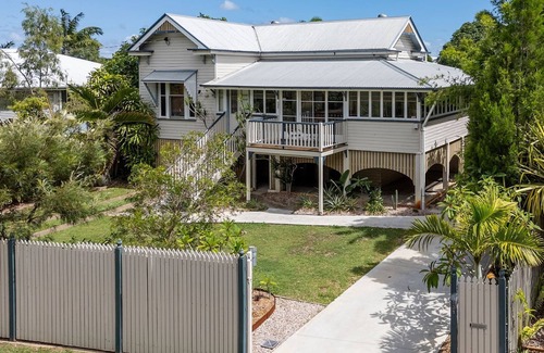 Urangan House | Spacious Family Holiday Home in Urangan