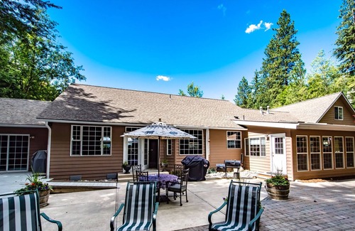 Hayden View Estates House | Spacious family home on beautiful Hayden Lake in northern Idaho