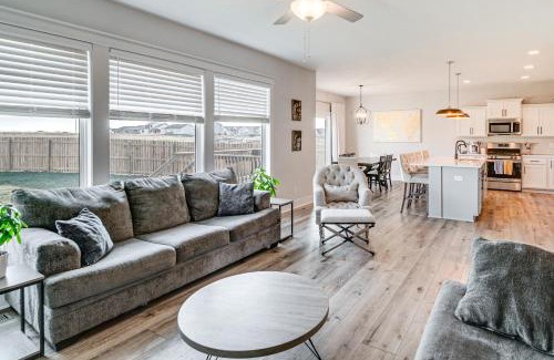 Ankeny House | Spacious Family Home about 13 Mi to Des Moines