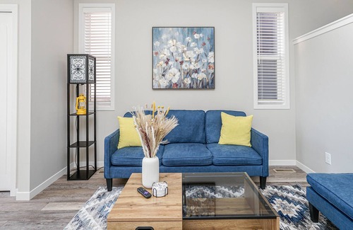 Calgary House | Spacious Family Home Close to the Airport