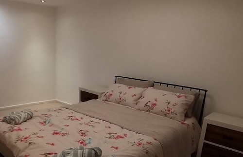 Bramhall House | Spacious family home ideal for exploring Manchester & surroundings