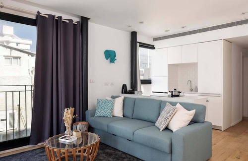 Kerem HaTeimanim Apartment | Spacious Family Paradise, Just 200m to the Beach!