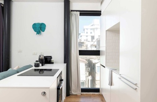 Kerem HaTeimanim Apartment | Spacious Family Paradise, Just 200m to the Beach!