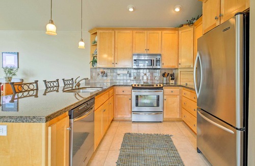 Manzanita House | Spacious Family Townhome: Walk to Beach & Downtown