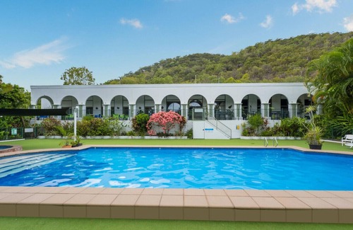 Nelly Bay Apartment | Spacious Family Unit