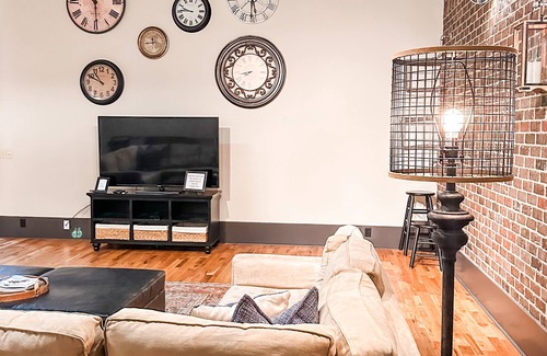 Cookeville Apartment | Spacious flat in the heart of downtown. Walk to dine, shop, explore