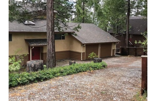 Mi-Wuk Village Cabin | Spacious Forest Get-a-way