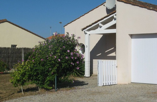 Saint-Hilaire-la-Foret Villa | Spacious villa, situated in quiet cul de sac enclosed by private gardens.