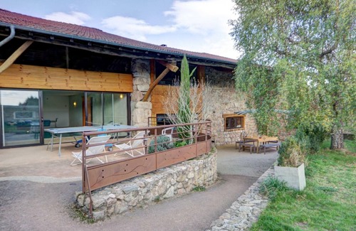 Saint-Priest-la-Prugne Cottage | Spacious lodging with fireplace and pets