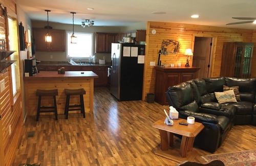 Bakerton Cabin | Spacious fully equipted 5-bedroom Riverfront Cabin on the Cumberland River.