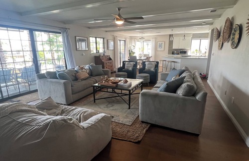 Canyon Lake House | Spacious fully remodeled lakefront 5-bedroom house in beautiful Canyon Lake
