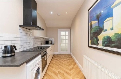 Jesmond Apartment | Spacious Garden Flat in Vibrant part of Jesmond