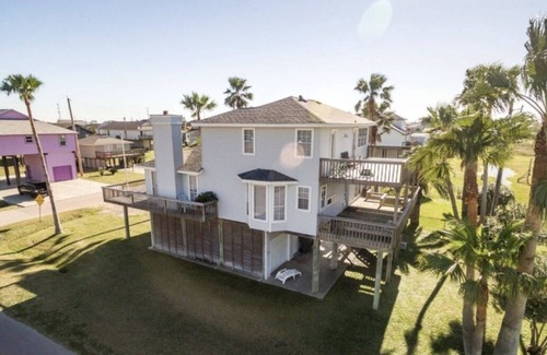 Terramar Beach House | Spacious getaway, and quick walk to the beach or bay.