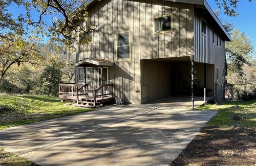 Penn Valley House | Spacious Gold Country Retreat - Peaceful & Private, River View, Mid-Term Stays