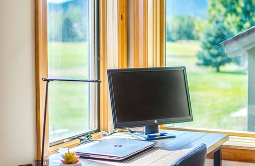 Red Lodge House | Spacious Golf Course Home Scenic Mt Views/HotTub/Stars/Ski/Hike/Golf/Family/WiFi