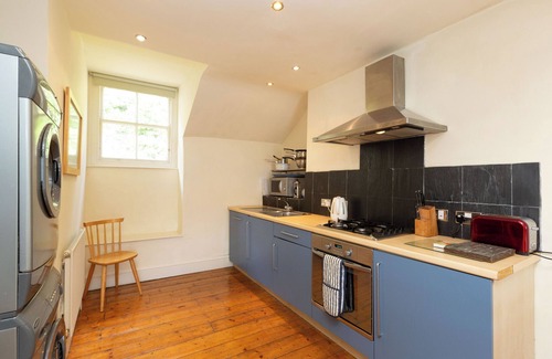 Barmouth House | Spacious Grand Victorian Townhouse by the sea. Magnificent Views. Great Location