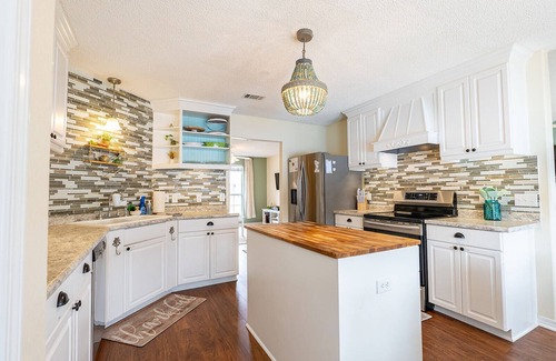 Pensacola House | Spacious, highly rated, family and pet friendly vacation retal. Pool and hot tub