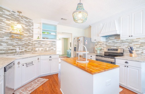 Pensacola House | Spacious, highly rated, family and pet friendly vacation retal. Pool and hot tub