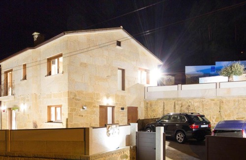 Cerponzons House | Spacious Holiday Home in Poio Galicia with Swimming Pool