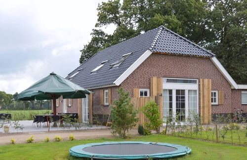 Eibergen House | Spacious holiday home in Eibergen with a terrace