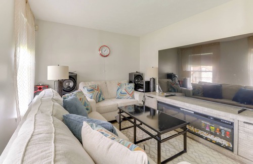 Hampton Cottage | Spacious Home < 3 Mi to Hampton Coliseum!