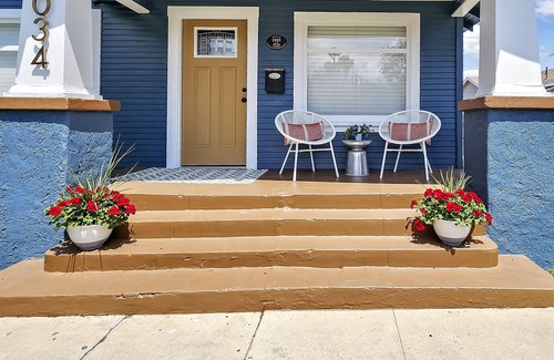 Willmore House | Spacious Home Close to Downtown Long Beach & Convention Ctr