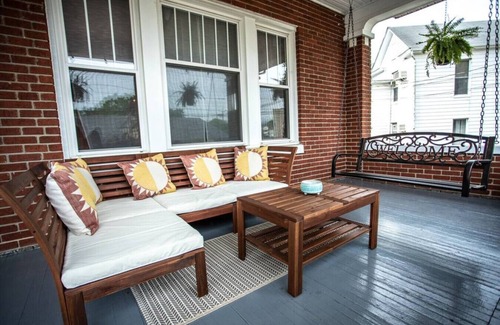 Luray House | Spacious Home Downtown - Walk to Parks & Shops