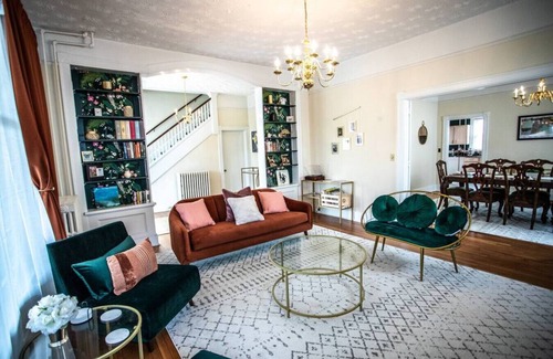 Luray House | Spacious Home Downtown - Walk to Parks & Shops