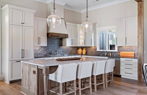 Suches Cottage | Spacious Home in Appalachian Mountains - Hot Tub, Firepit, on the Tocccoa River!