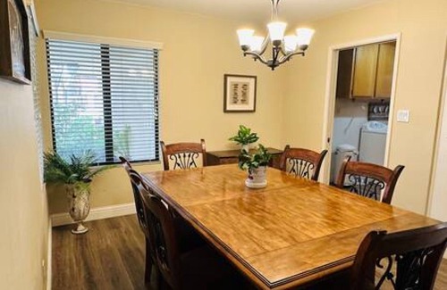 Greenacres House | Spacious home in Bakersfield