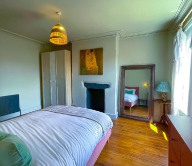 Chapeltown House | Spacious home in Leeds ideal for gatherings with free parking