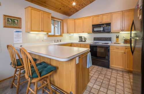 Bigfork House | Spacious home on golf course w/stunning views & fireplace - Colter Loop Golf Escape