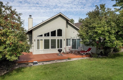 Bigfork House | Spacious home on golf course w/stunning views & fireplace - Colter Loop Golf Escape