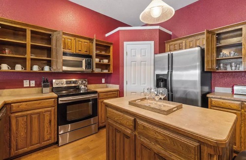 Watauga House | Spacious Home. Pool. Hot Tub. Grill. Pool Table. 4 Bed. 2 Bath.